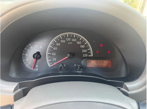 Car image 18