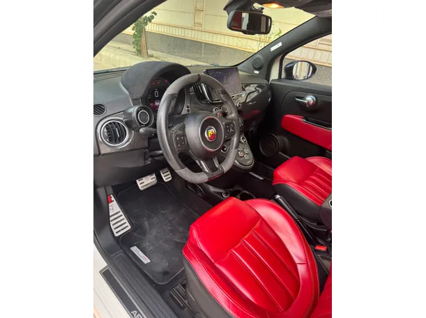Car image 12