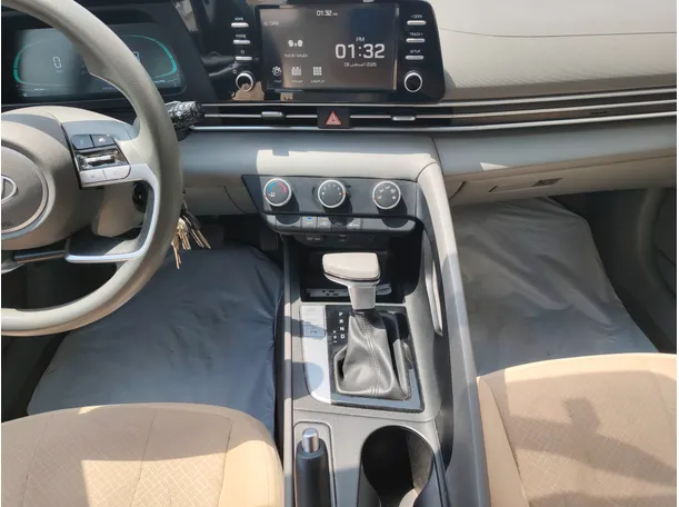 Car image 18