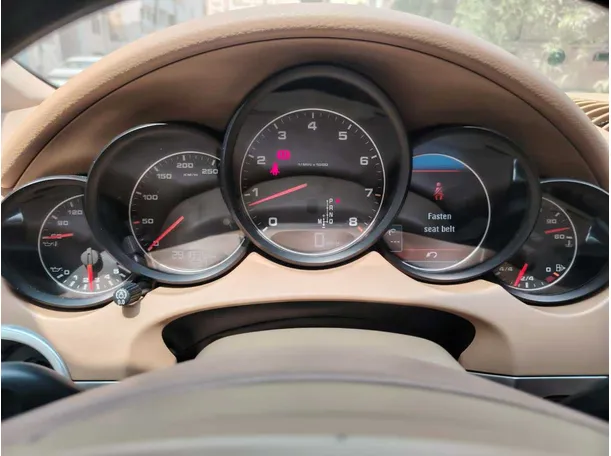 Car image 32