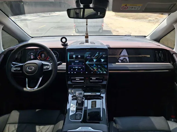 Car image 19