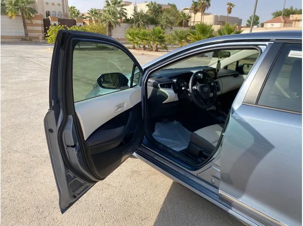 Car image 10