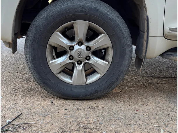Car image 8