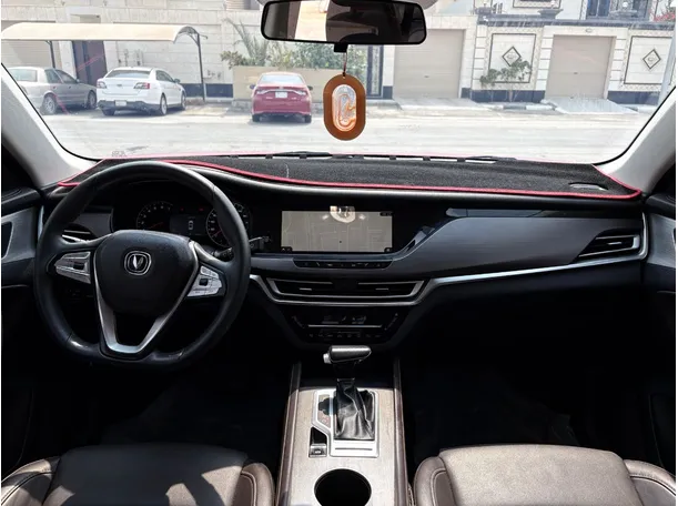 Car image 18