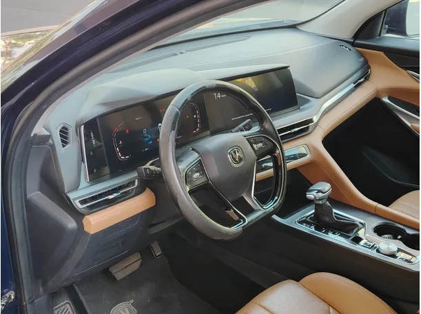 Car image 10