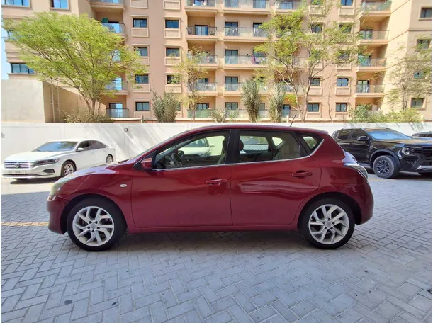 Car image 4
