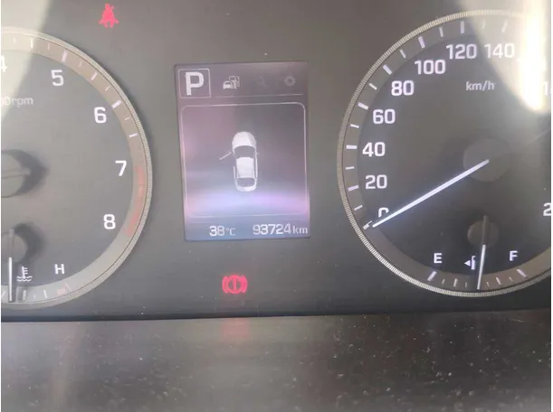 Car image 18