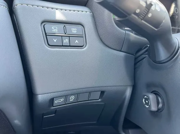 Car image 24