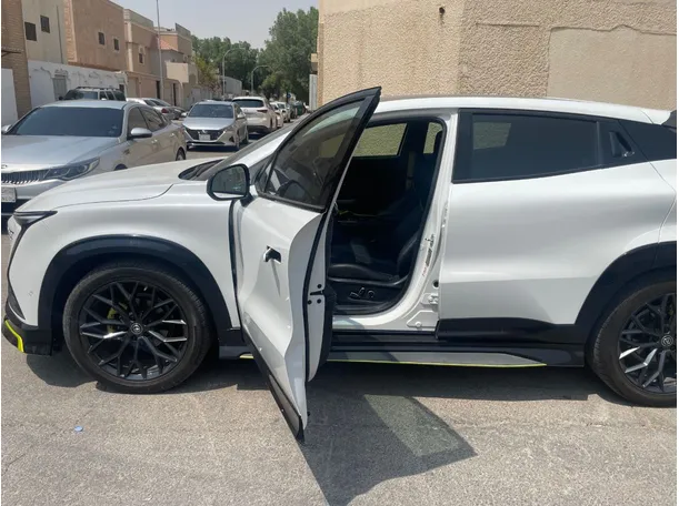 Car image 13