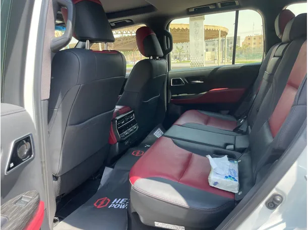Car image 16