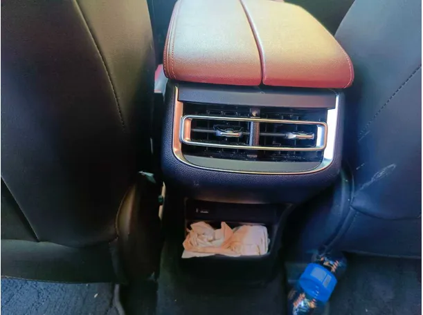 Car image 28