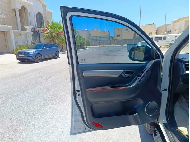 Car image 13