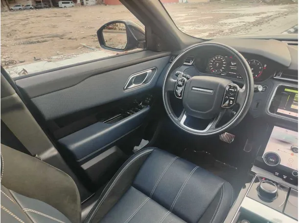 Car image 25