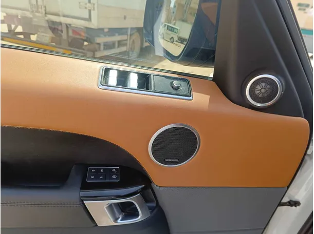 Car image 37