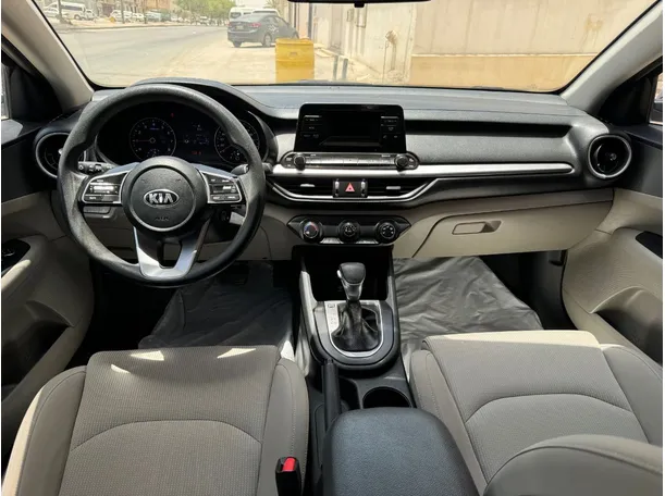 Car image 17