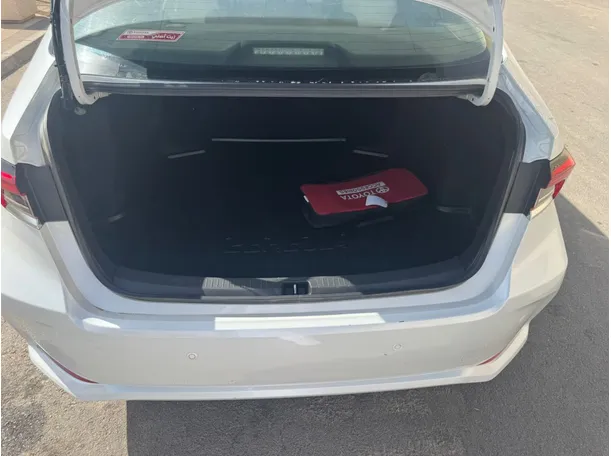 Car image 19