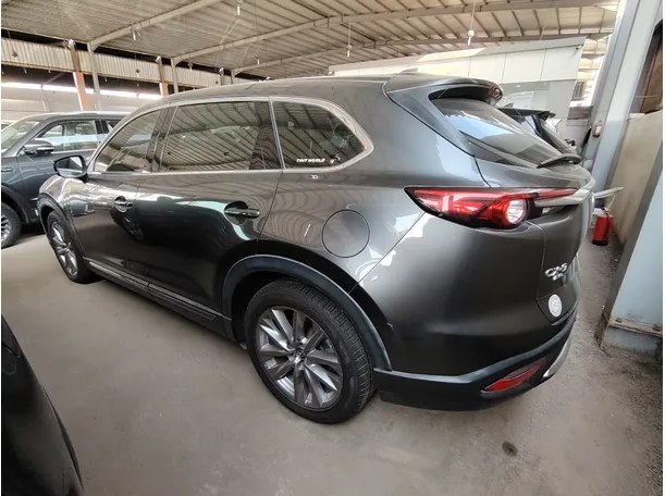Car image 8