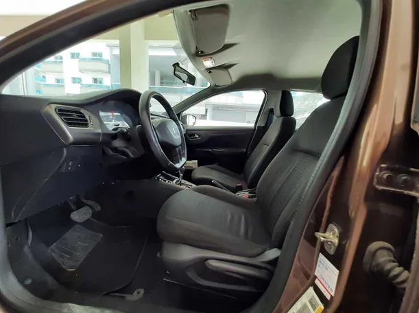 Car image 12