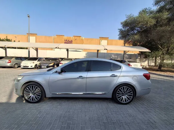 Car image 8