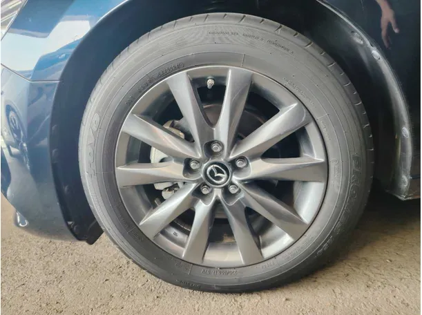 Car image 10