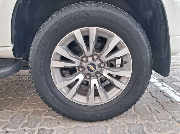 Car image 9