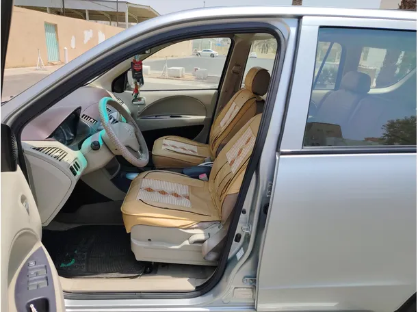 Car image 13