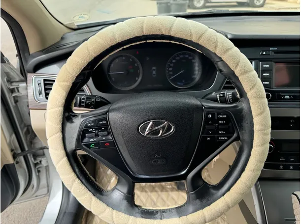 Car image 17