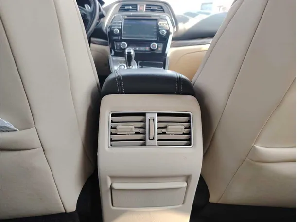 Car image 28