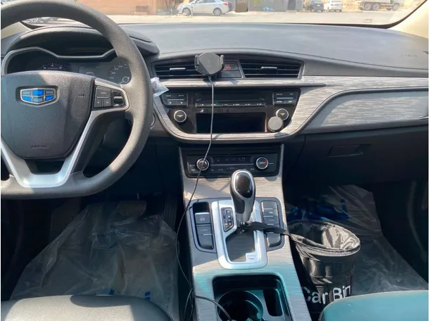 Car image 18