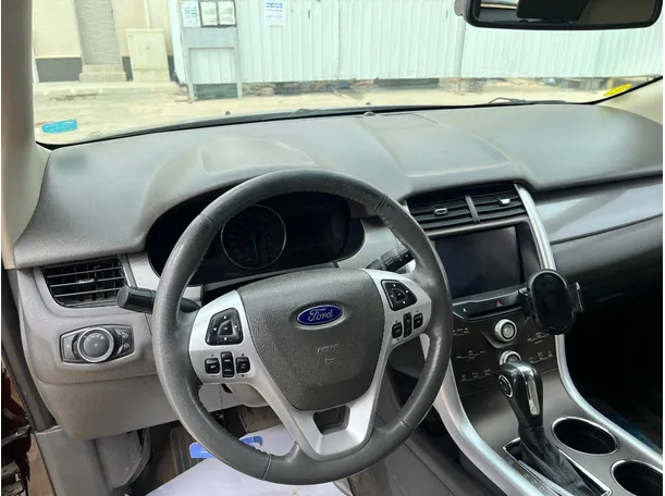 Car image 12