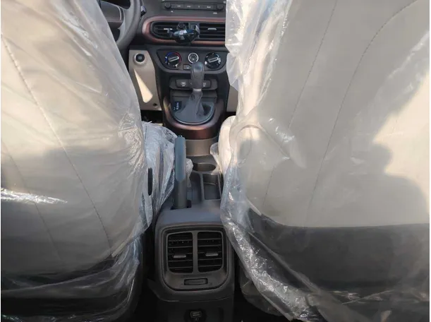Car image 29