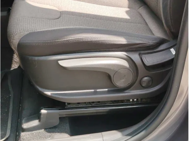 Car image 35