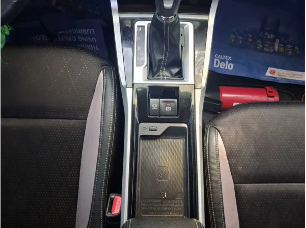 Car image 14