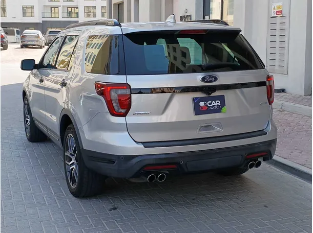 Car image 7
