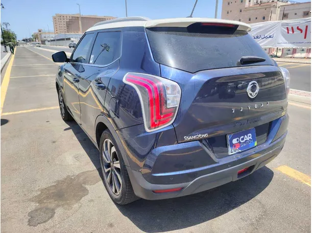 Car image 7