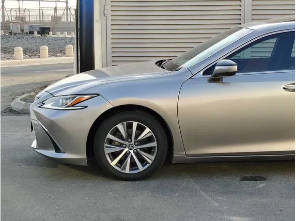 Car image 9