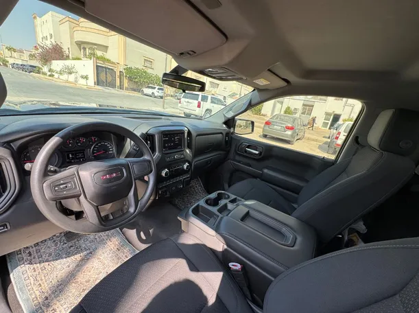 Car image 12
