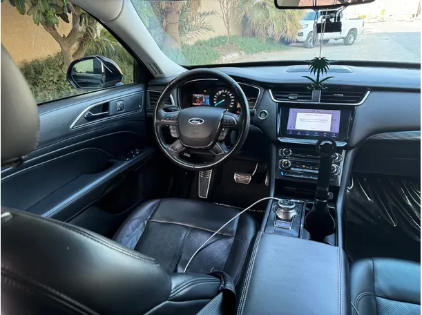 Car image 15
