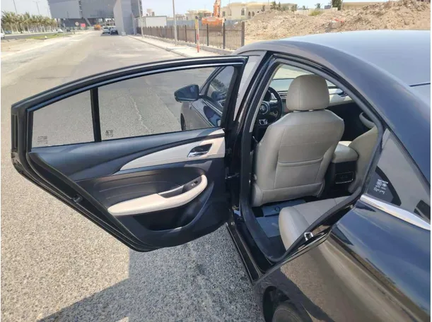Car image 17