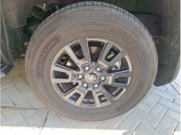 Car image 9