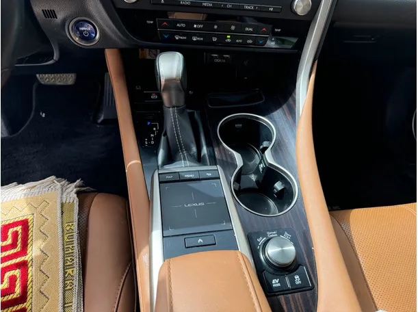 Car image 17