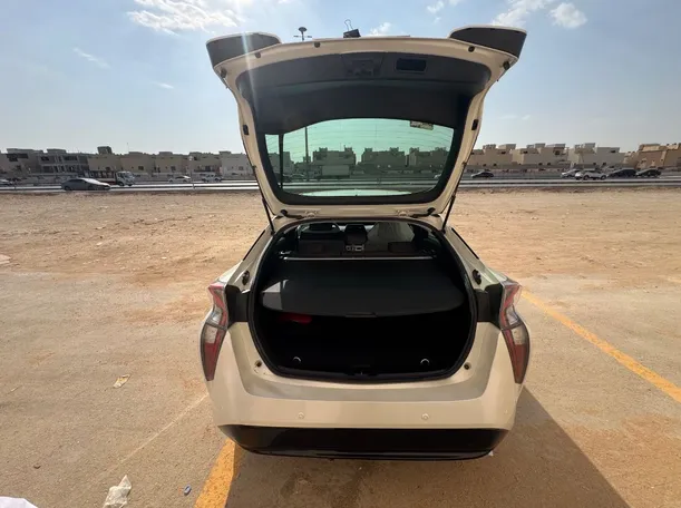Car image 19