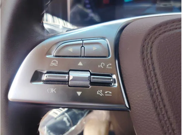 Car image 37