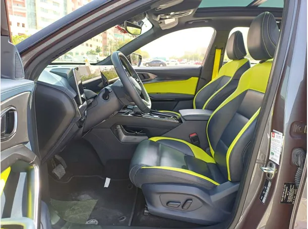 Car image 12