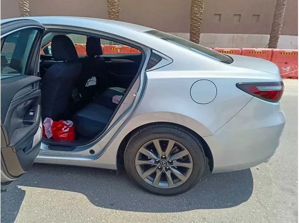 Car image 12