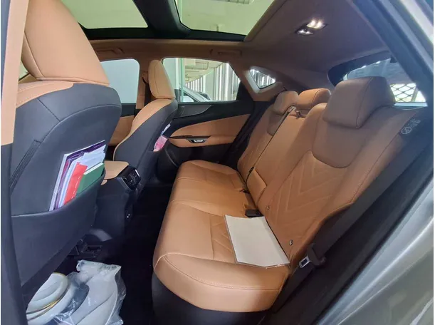 Car image 13