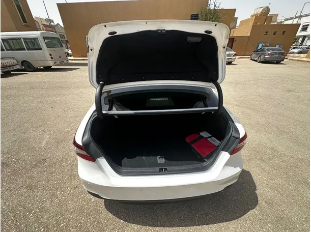 Car image 23