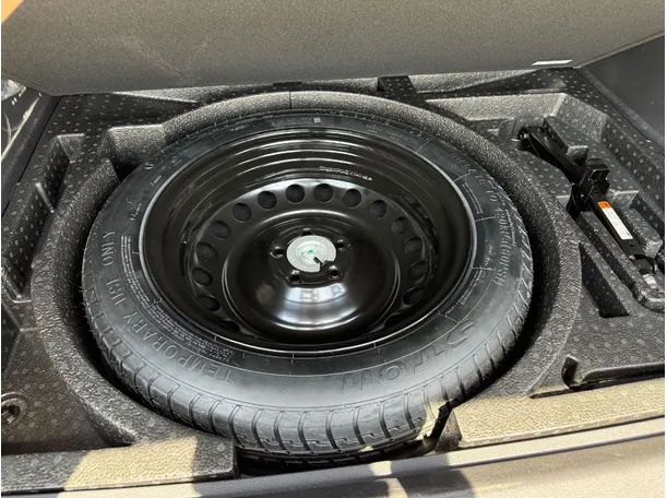 Car image 28