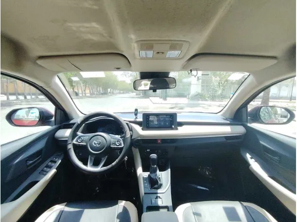 Car image 16