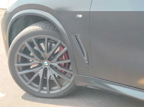 Car image 10